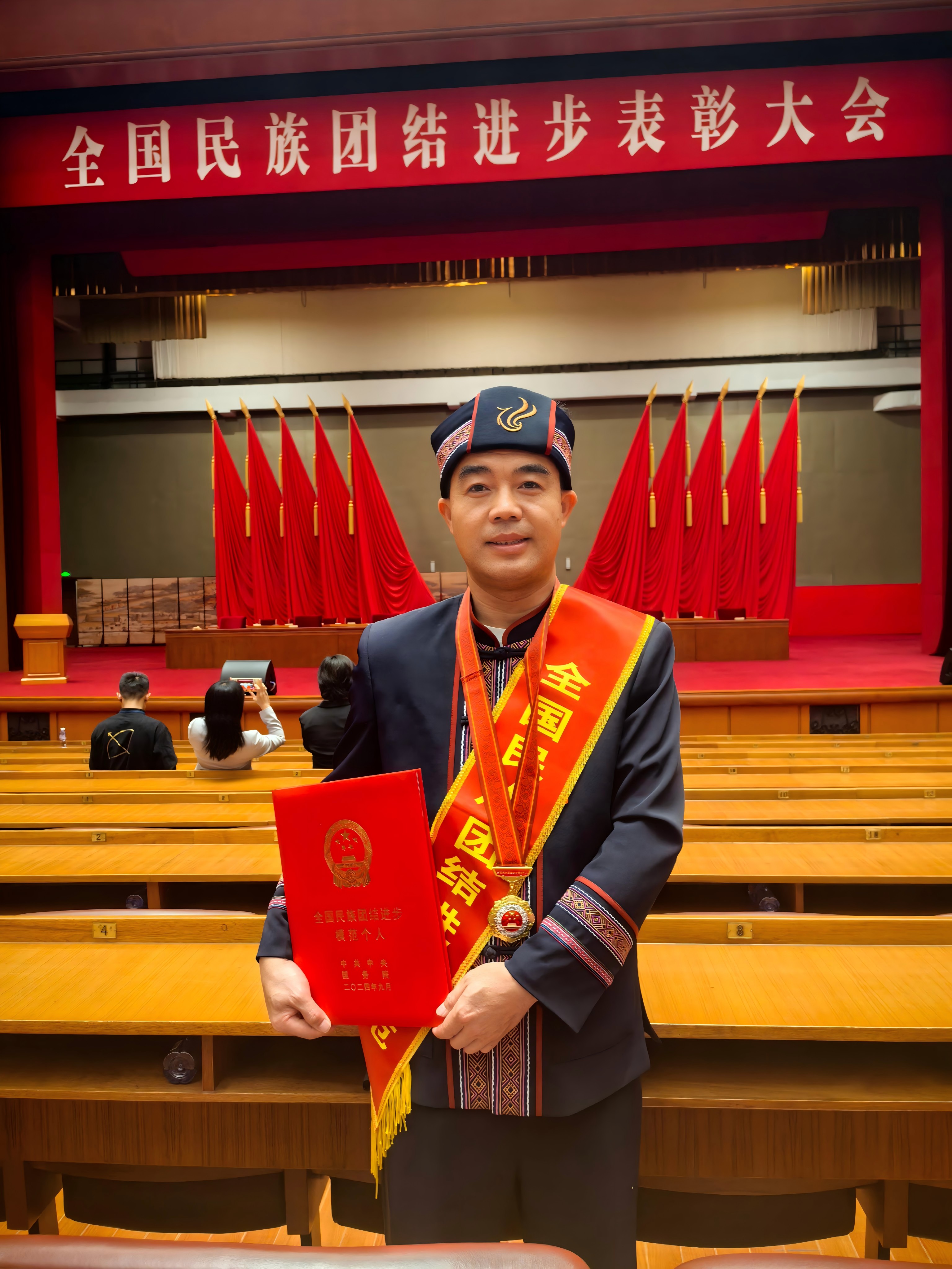 1、銀總獲獎圖片(1) 1、銀總獲獎圖片(1)